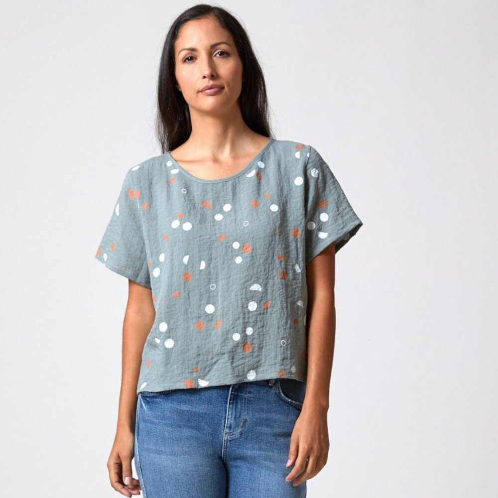 ADORABLE TOP BY NORTH OF WEST SIZE MEDIUM